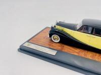 ROLLS-ROYCE: A fine 1:43 scale model by Matrix&nbsp;of the Silver Wraith&nbsp;'Empress' Saloon by Hooper,&nbsp;in original packaging [Location: Sydney] - 4