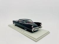 CADILLAC: A 1:43 scale model by Spark of the 1959 Cadillac Sixty Two Sedan Six Windows in black, complete with original packaging. - 3