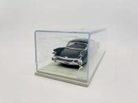 CADILLAC: A 1:43 scale model by Spark of the 1959 Cadillac Sixty Two Sedan Six Windows in black, complete with original packaging. - 5
