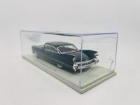 CADILLAC: A 1:43 scale model by Spark of the 1959 Cadillac Sixty Two Sedan Six Windows in black, complete with original packaging. - 6