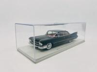 CADILLAC: A 1:43 scale model by Spark of the 1959 Cadillac Sixty Two Sedan Six Windows in black, complete with original packaging. - 7