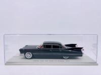 CADILLAC: A 1:43 scale model by Spark of the 1959 Cadillac Sixty Two Sedan Six Windows in black, complete with original packaging. - 9
