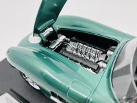 Aston Martin: A 1:18 scale model by Shelby Collectibles Inc. of the DBR/1 in 1959 Le Mans winning livery, in original packaging [Location: Sydney] - 7