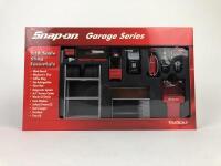 GARAGE: Group of unopened 1:18 garage related models (NB description) - 2