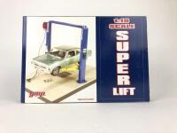 GARAGE: Group of unopened 1:18 garage related models (NB description) - 3