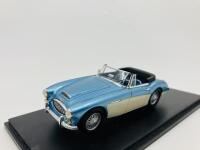Austin-Healey: A 1:43 scale model by Spark of the 1965 3000 Mark III, in original packaging [Location: Sydney] - 4