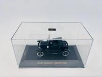FORD: A 1:43 scale model by IXO Models of the 1925 Ford Model T Runabout, complete with original packaging [Location: Sydney] - 6