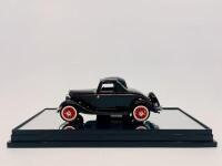 FORD: A 1:43 scale model by Classic Carlectables of the 1933 Ford V8 Coupe, limited edition 0424/2500, complete with original packaging and certificate of authenticity. [Location: Sydney]