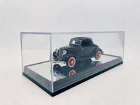 FORD: A 1:43 scale model by Classic Carlectables of the 1933 Ford V8 Coupe, limited edition 0424/2500, complete with original packaging and certificate of authenticity. [Location: Sydney] - 6