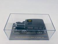 CADILLAC: A 1:43 scale model by IXO Models of the 1930 Cadillac V16 LWB Imperial Sedan "Al Capone", complete with original packaging [Location: Sydney] - 6