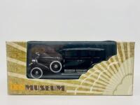 CADILLAC: A 1:43 scale model by IXO Models of the 1930 Cadillac V16 LWB Imperial Sedan "Al Capone", complete with original packaging [Location: Sydney] - 7