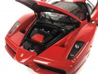 FERRARI: Three 1:18 scale Ferrari cars (NB description) - 31