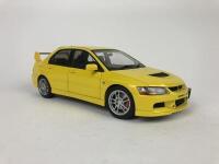 MITSUBISHI: Pair of 1:18 scale Mitsubishi Lancer Evolution cars produced by AutoArt (NB description) - 6