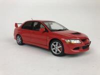 MITSUBISHI: Pair of 1:18 scale Mitsubishi Lancer Evolution cars produced by AutoArt (NB description) - 18