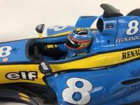 RENAULT: Three 1:18 scale Renault Formula 1 racing cars (NB description) - 12