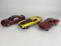 FORD: Three 1:18 scale Ford Mustang model cars produced by AutoArt (NB description) - 5