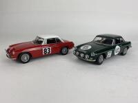 MG: Pair of 1:18 scale MG MGB MK II racing cars produced by AutoArt (NB description) - 4