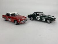 MG: Pair of 1:18 scale MG MGB MK II racing cars produced by AutoArt (NB description) - 5