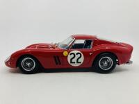 FERRARI: A fine 1:18&nbsp;scale model by Kyosho of the 1962 250 GTO in 1962 Le Mans livery, in original packaging AMENDED [Location: Sydney] - 4