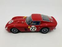 FERRARI: A fine 1:18&nbsp;scale model by Kyosho of the 1962 250 GTO in 1962 Le Mans livery, in original packaging AMENDED [Location: Sydney] - 5