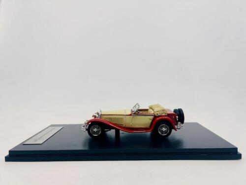 MERCEDES-BENZ: A 1:43 scale model by Neo Scale Models of the 1932 Mercedes-Benz Mannheim 370 S complete with original packaging [Location: Sydney]