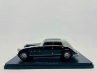 MAYBACH: A 1:43 scale model by Neo Scale Models of the 1932 Maybach&nbsp;Zeppelin DS8 Stromlinie Spohn&nbsp;complete with original packaging [Location: Sydney]