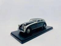 MAYBACH: A 1:43 scale model by Neo Scale Models of the 1932 Maybach&nbsp;Zeppelin DS8 Stromlinie Spohn&nbsp;complete with original packaging [Location: Sydney] - 2