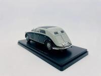 MAYBACH: A 1:43 scale model by Neo Scale Models of the 1932 Maybach&nbsp;Zeppelin DS8 Stromlinie Spohn&nbsp;complete with original packaging [Location: Sydney] - 3