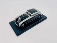 MAYBACH: A 1:43 scale model by Neo Scale Models of the 1932 Maybach&nbsp;Zeppelin DS8 Stromlinie Spohn&nbsp;complete with original packaging [Location: Sydney] - 4