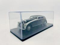MAYBACH: A 1:43 scale model by Neo Scale Models of the 1932 Maybach&nbsp;Zeppelin DS8 Stromlinie Spohn&nbsp;complete with original packaging [Location: Sydney] - 5