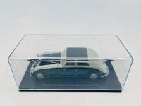 MAYBACH: A 1:43 scale model by Neo Scale Models of the 1932 Maybach&nbsp;Zeppelin DS8 Stromlinie Spohn&nbsp;complete with original packaging [Location: Sydney] - 6