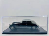 MAYBACH: A 1:43 scale model by Neo Scale Models of the 1932 Maybach&nbsp;Zeppelin DS8 Stromlinie Spohn&nbsp;complete with original packaging [Location: Sydney] - 7