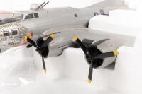BOEING B-17: A highly detailed Franklin Mint 1:48 scale Boeing B-17G 'Flying Fortress', 'Carolina Moon' USAAF, wingspan approx 65cm, fuselage length 47cm, with original box - 7
