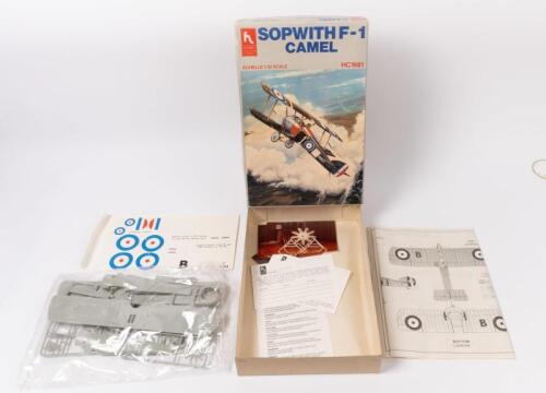 SOPWITH F-1 CAMEL: A 1:32 scale Sopwith F-1 Camel model kit, made by Hobby craft, product number HC1681