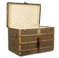 LOUIS VUITTON: An early 20th century Louis Vuitton monogram print courier trunk, 56cm high, 81cm wide, 51cm deep - 2