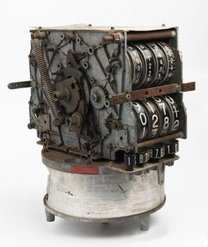 PETROL BOWSER: Vintage Petrol Bowser Counter