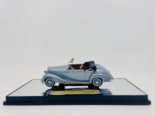 MERCEDES-BENZ: A 1:43 scale model by Signature Models of the 1950 Mercedes-Benz 170S, complete with original packaging [Location: Sydney]