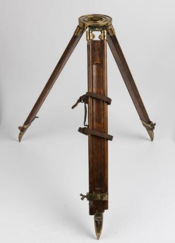 SURVEYORS TRIPOD: Vintage Surveyors Tripod