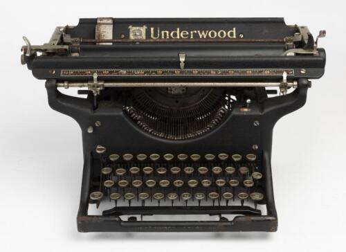 TYPE WRITER: Vintage Underwood Type Writer C.1930