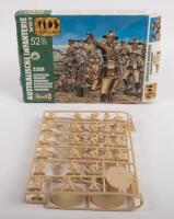 REVELL: A Revell model kit of the Australian WW2 military soldiers, 1:72 scale, parts not sealed but appear to be all present