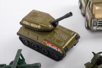 MILITARY MODELS: A group of assorted military themed infantry models - 3