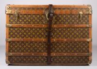 LOUIS VUITTON: An early 20th century Louis Vuitton monogram print courier trunk, 56cm high, 81cm wide, 51cm deep - 6