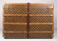 LOUIS VUITTON: An early 20th century Louis Vuitton monogram print courier trunk, 56cm high, 81cm wide, 51cm deep - 8