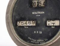 WALTHAM WATCH CO: A c1920 or c1930 Waltham Watch Company (USA) speedometer gauge with drive attachment, lens diameter 8.5cm - 2