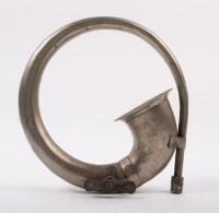 HORN: A curved horn, 23cm wide, rubber bulb missing - 3
