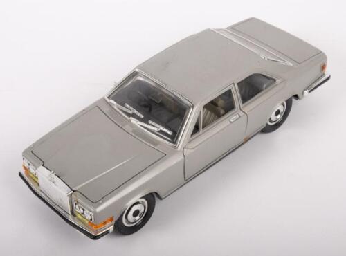 ROLLS-ROYCE: A 1:22 scale Burago Rolls-Royce Camargue model