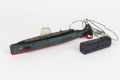 TIN SUBMARINE: A battery-operated Japanese Tin Litho #108 Nautilus Sub Submarine