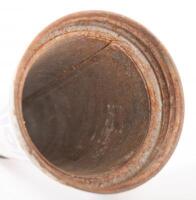 MOBIL: An original Mobiloil '50 BB' grade tin top oil pourer with dust cap - 3