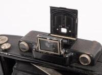 ZEISS IKON: An early Zeiss Ikon Super Ikonta film camera, within leather case - 3