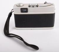KONICA: A Konica C35 35mm point and shoot film camera, with case - 4